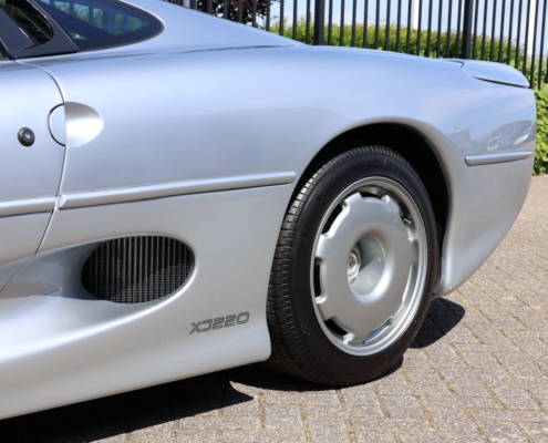 41 Img013jaguar Xj220 Zilvergrijs